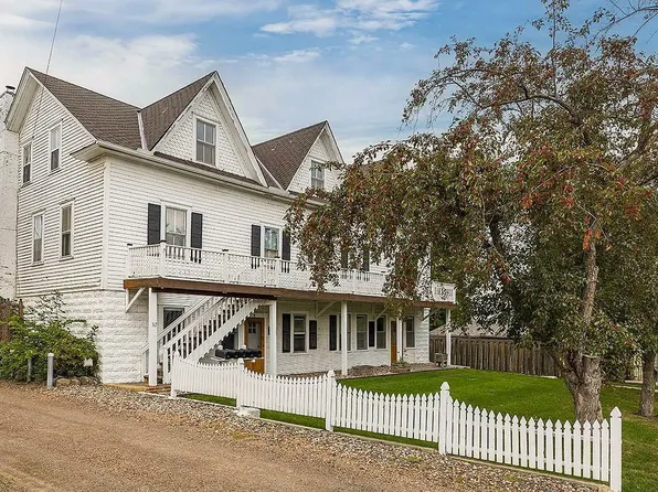 32 N Vine St APT 4, Waconia, MN 55387