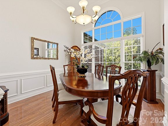 5th image of 5125 Walnut Grove Ct