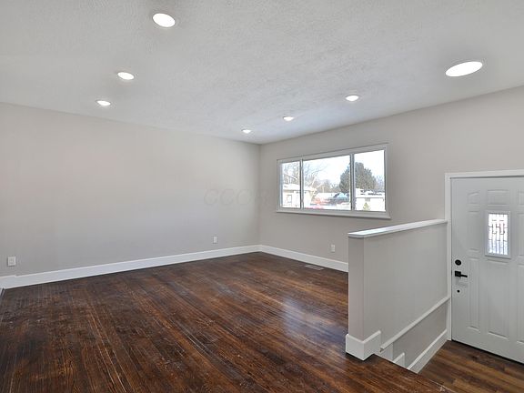 4th image of 2971 Queensrowe Dr