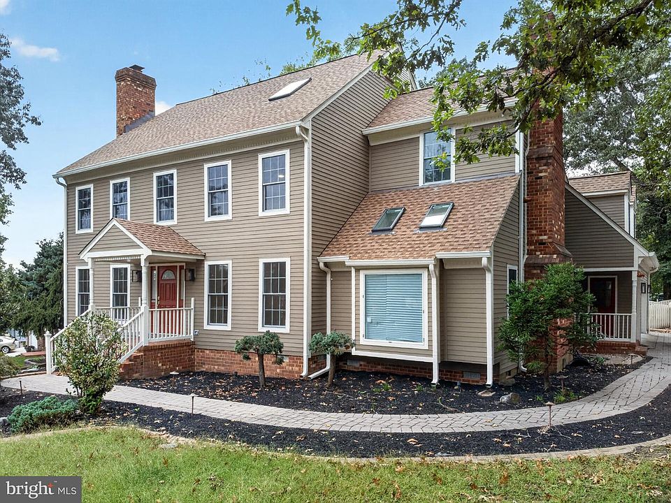 1st image of 7 Foxhall Cir