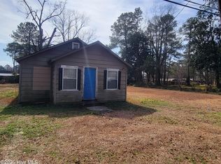 214 E South St, Rose Hill, NC 28458