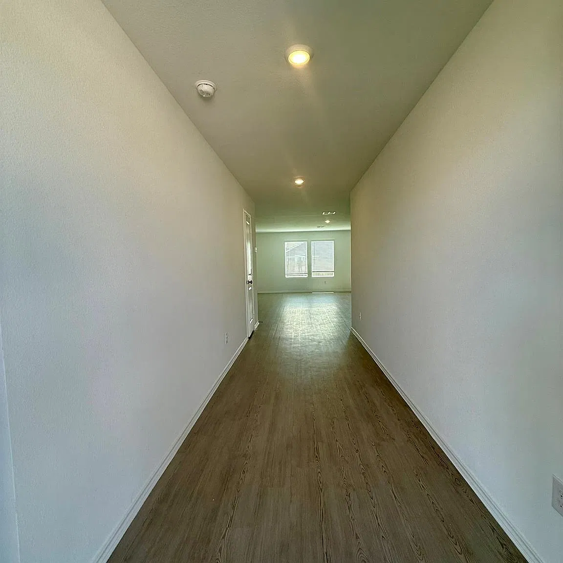 4 bed, 2.5 bath, 2000 sqft, $2,150 — Photo 2