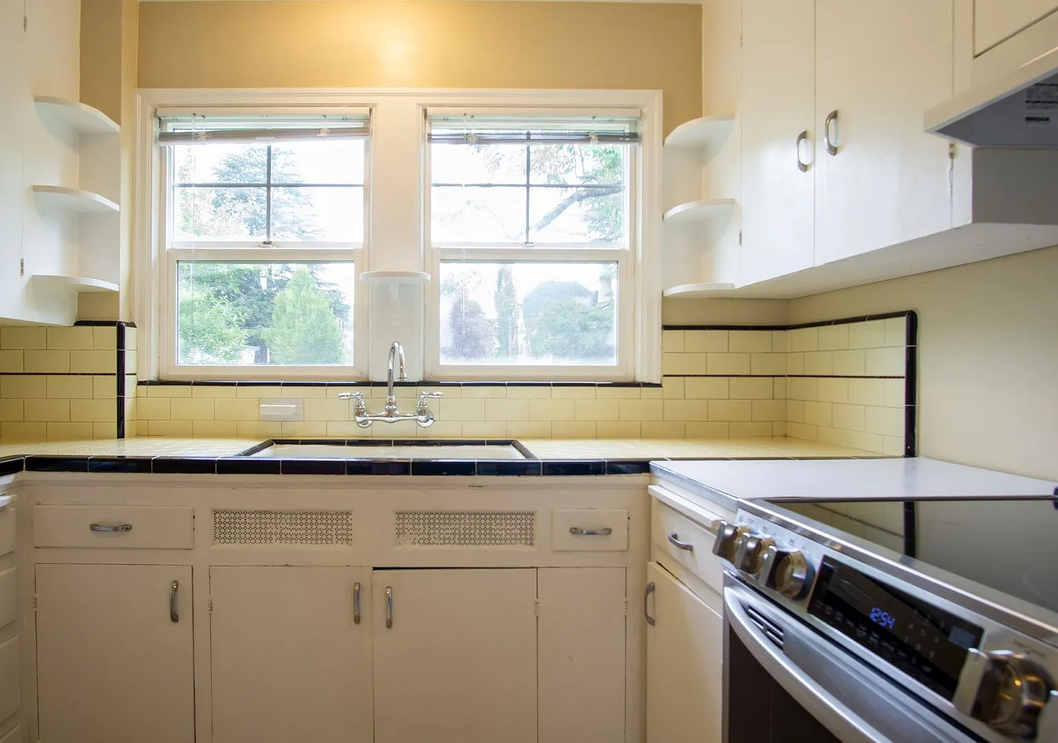 Irvington: Spacious 2 Bdr w/Hardwoods, Built-ins + Charm! — Photo 1