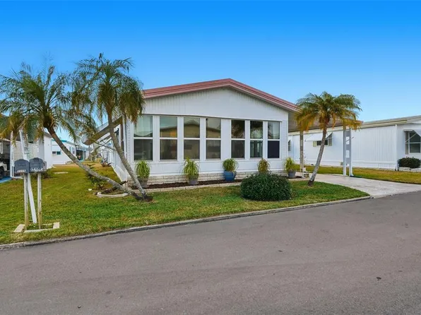 2101 Maui Dr, Holiday, FL 34691