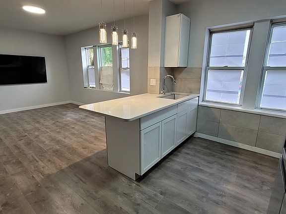 2nd image of 4101 W Grenshaw St #2