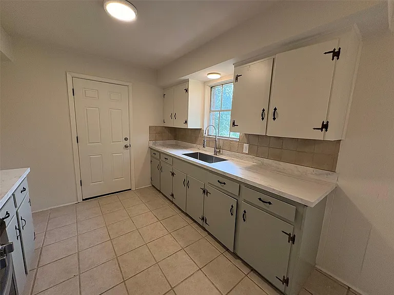 223 Belmont St — Photo 4