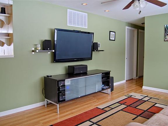 4th image of 2707 W 84th Pl
