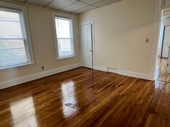 5th image of 270 Norfolk St APT 2