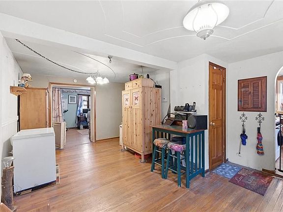 5th image of 709 Hillgrove Ave