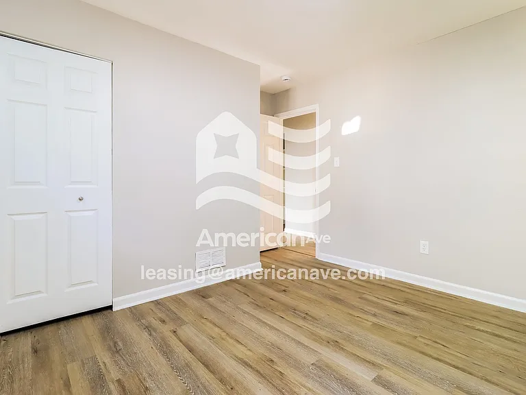 742192_012_bedroom_13886656.jpg