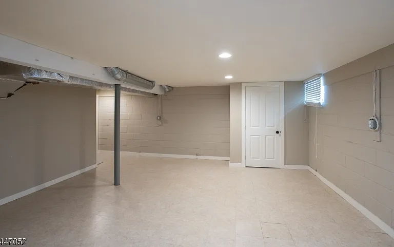 30 Gates Ave — Photo 34
