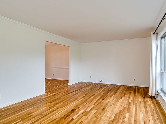 3rd image of 10402 Lochcrest Dr