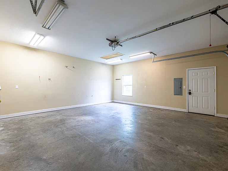 7211 Remagen Ln — Photo 29