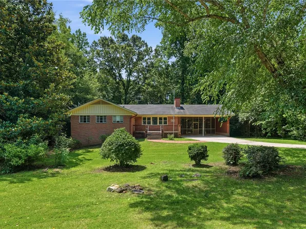 470 Cary Dr, Auburn, AL 36830