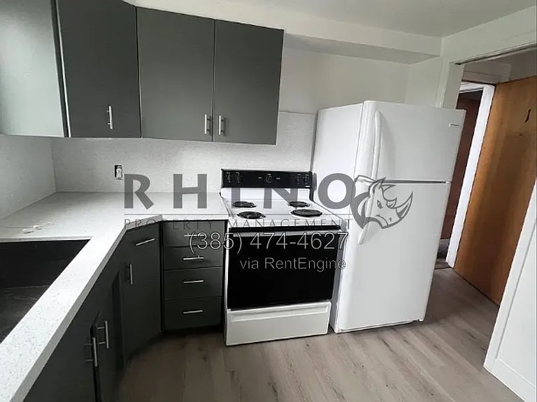 615 E Grand St #1 — Photo 1