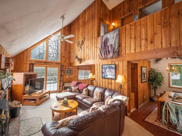 4 Breezy Way, Dover, VT 05356
