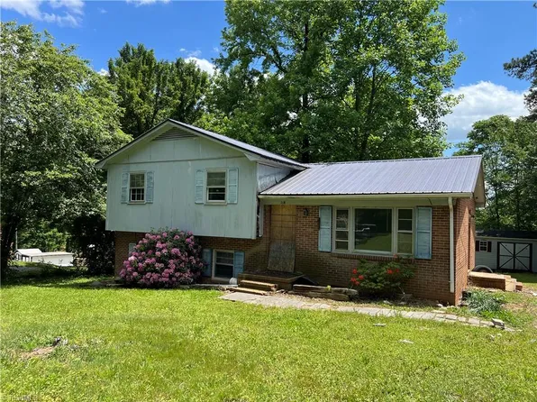 118 Laurel Dr, Mount Airy, NC 27030