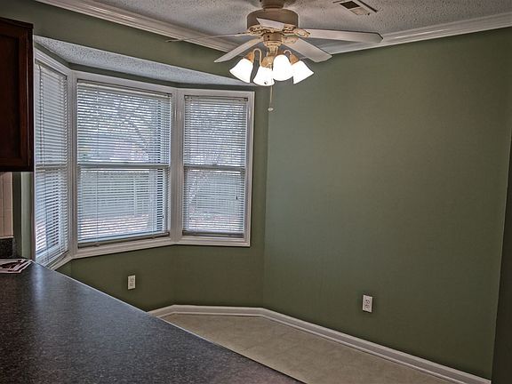 5th image of 1202 Bush Dr SE