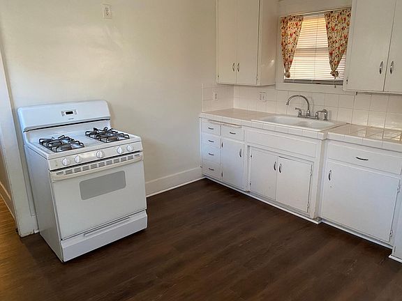 4th image of 579 N Mountain View Ave