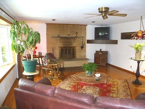 2nd image of 1213 Acewood Blvd