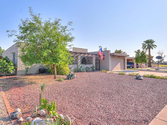 2nd image of 10423 W Calle Del Oro