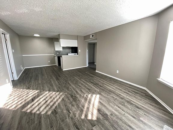 3rd image of 608 Audra Ln #B