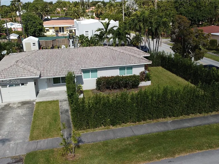 1403 Adams St — Photo 3