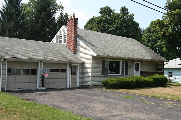 2nd image of 9 N Meadow Ln