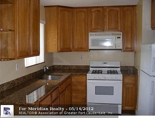 3rd image of 581 NW 193rd St