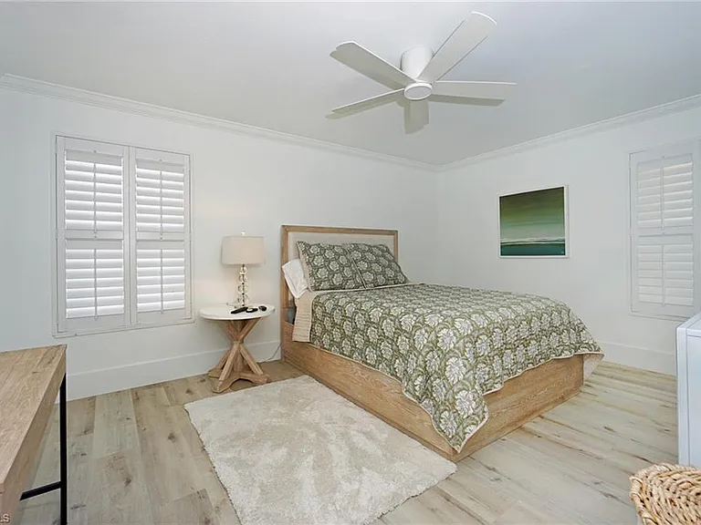 1910 Gulf Shore Blvd N #102 — Photo 10