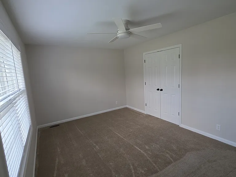 1186 Castlewood Dr — Photo 13
