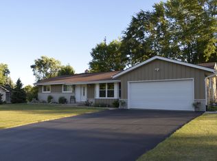N49W16441 Lilac Ln, Menomonee Falls, WI 53051