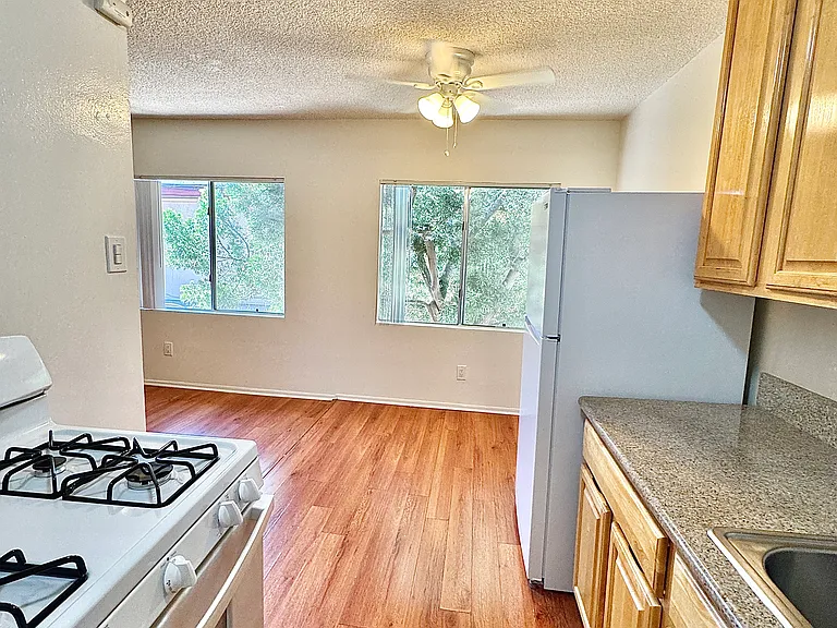 13014 Sherman Way — Photo 32