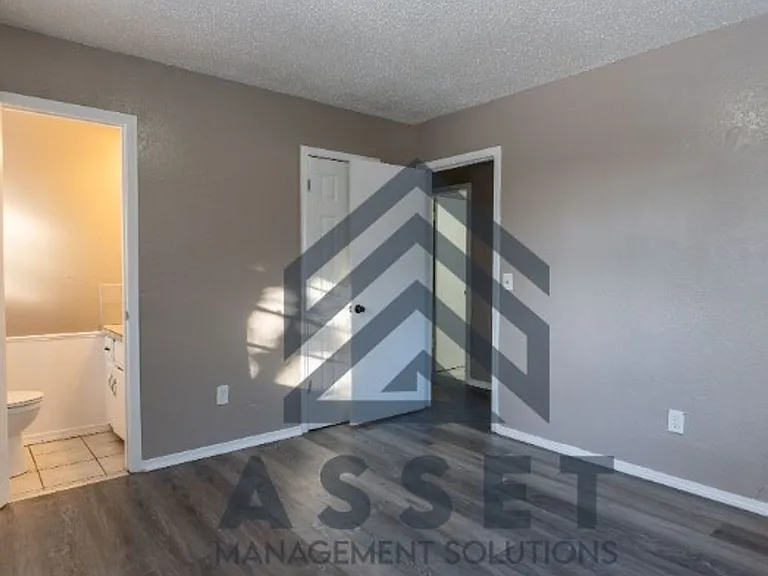 4825 S Fairmont Ave — Photo 11