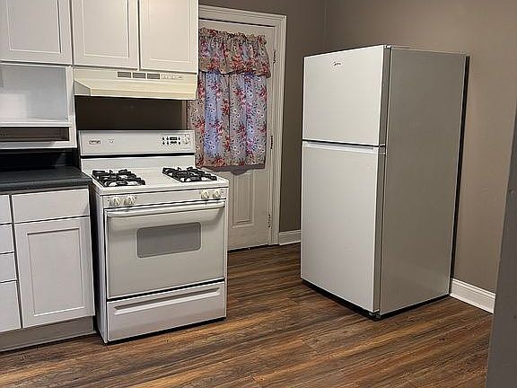 5th image of 810 Clifton St