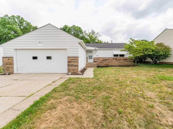 5001 Ridgebury Blvd, Lyndhurst, OH 44124