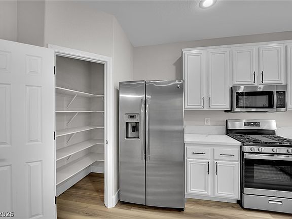 5th image of 156 Rancho Maria St