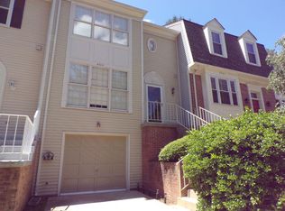 8305 Ridge Crossing Ln, Springfield, VA 22152