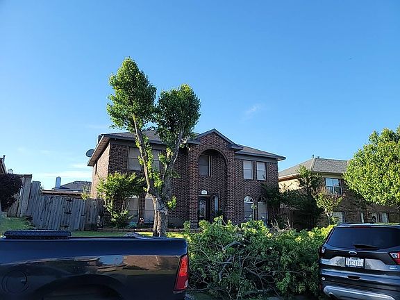 3rd image of 2427 Palisades Pl