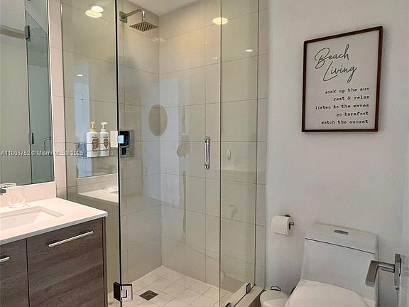 5th image of 650 NE 32nd St Unit 2306