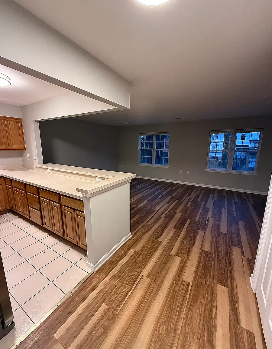 3 bed, 1000 sqft, $2,400 — Photo 2