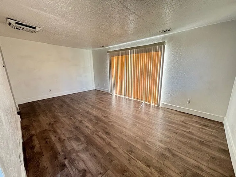 752 N Irving St — Photo 15