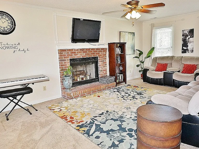 408 Hampshire Pl — Photo 19