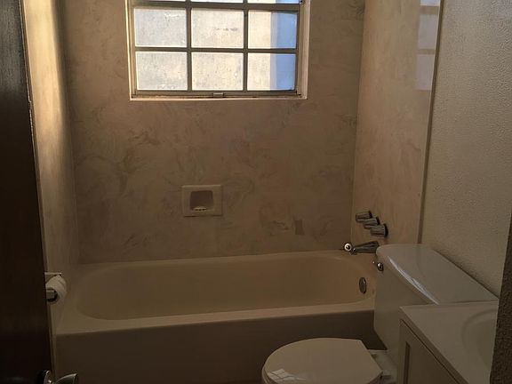 4th image of 25 Camellia Ln
