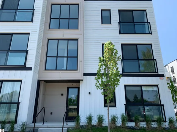 705 Cypress St #206, Traverse City, MI 49684