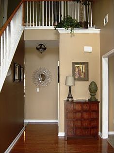 2-STORY FOYER