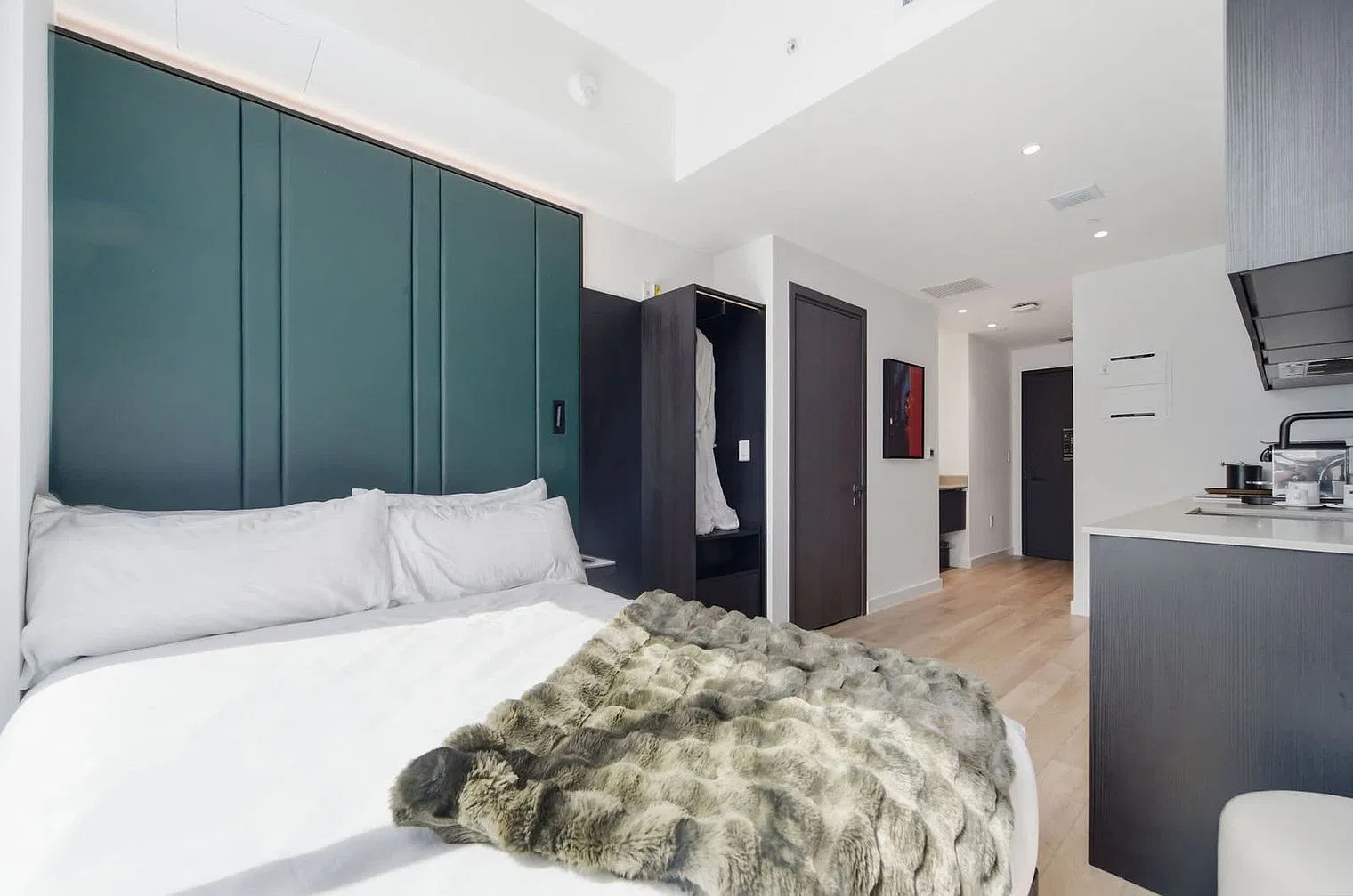 Studio, 1.0 bath, 376 sqft, $6,287 — Photo 4