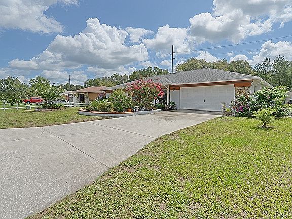 3rd image of 3221 N Tamarisk Ave
