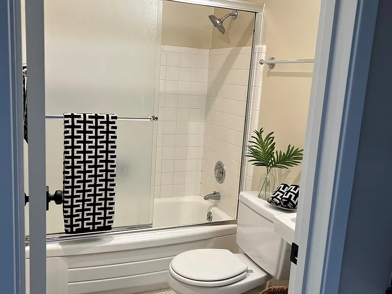 555 Oakland Ave #3E — Photo 3