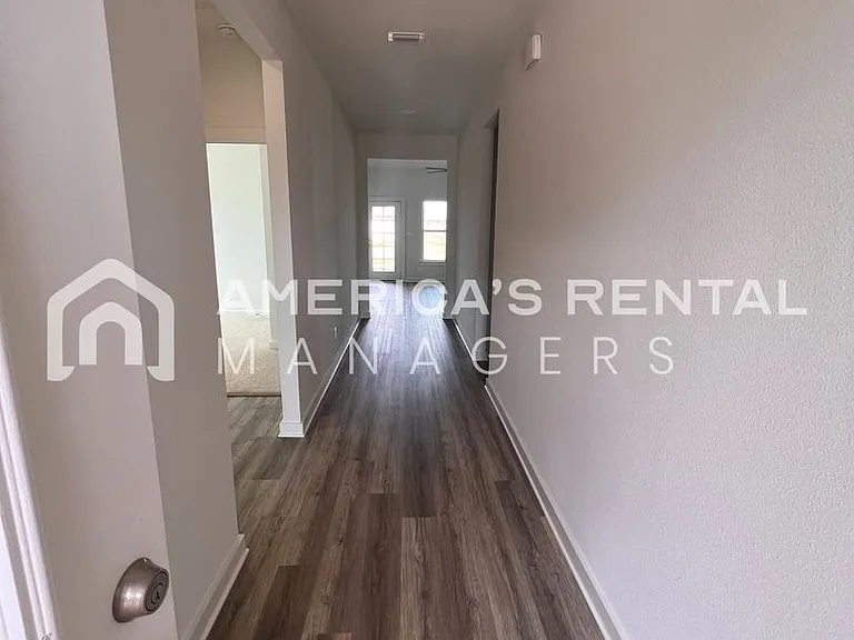19617 Amberley Rd — Photo 10